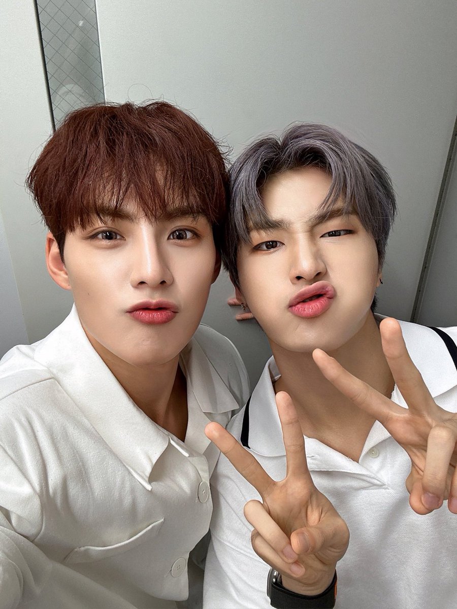 tan__official_'s tweet photo. [#성혁] 우리 막내 생일 축하해~~🫶

#티에이엔 #TAN #혁이의일상
#SungHyuk #ソンヒョク #js_pic
#지성인_어디로든_갈수있어 https://t.co/A6z8ppsdAf