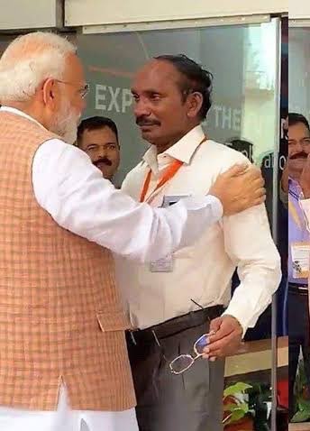 _HonestSinner's tweet photo. Dear Mahadev🙏

All I want this time is the smile of success  and proud on this legend’s face 🥹 🇮🇳

#Chandrayaan3 #Chandrayaan3Landing #IndiaOnMoon https://t.co/TOw9iZokyc