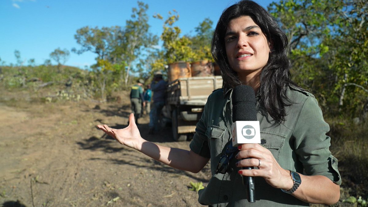 CFWIJ's tweet photo. #Brazil: Officer aims rifle at @profreporter’s #DanielleZampollo as she reported on military police killings in #Guarujá. Journalist forced to flee to nearby home for safety. #CFWIJ strongly condemns this act of violence &amp; urges police to investigate &amp; identify officer involved https://t.co/f5Ady2iCAD
