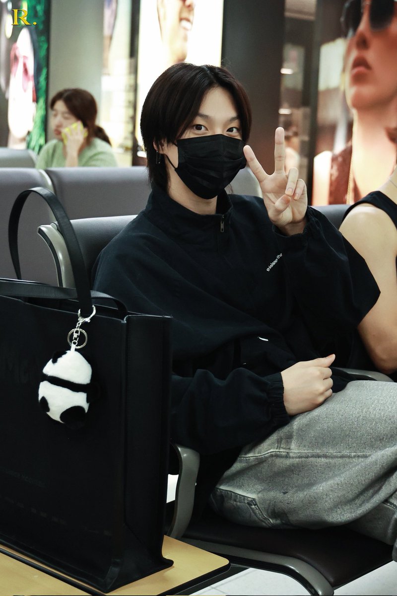 흑갈 덮으면서 렌즈도 흑갈로 바꾼것봐ㅠㅠ
미틴,,,이쁜것봐🫠