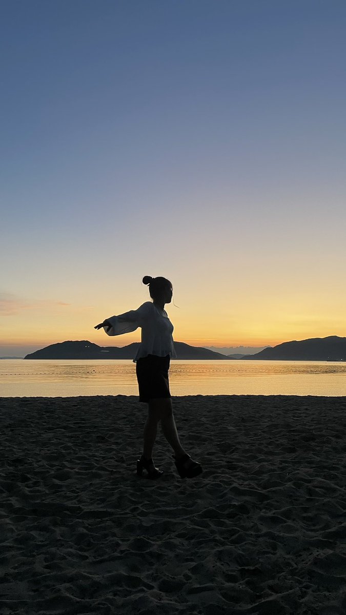 532741ja's tweet photo. 夕日が綺麗でノリノリな私笑

夏が終わっちゃうの悲しいなぁ🌻 https://t.co/tx7fcwvDTi