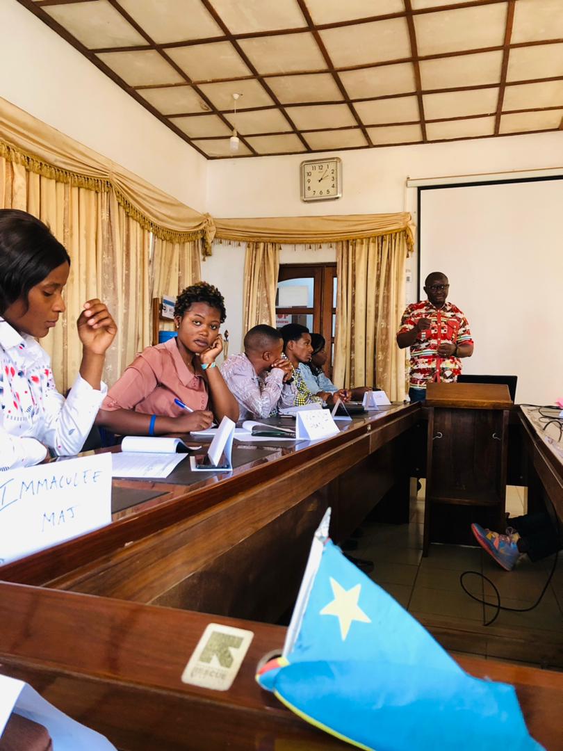 Wanny199's tweet photo. @Asrjrdcongo par sa coordination de Sud-Kivu a pris part à une réunion de #breafing organisée par la #DPS/Bukavu en marge d'une campagne de sensibilisation couplée à l'offre des services SSR en faveur des  Ado et jeunes de Bukavu.
#Prevention #Contraception
#Infofiables @pnsa_SK https://t.co/cKA8VbQ6iS