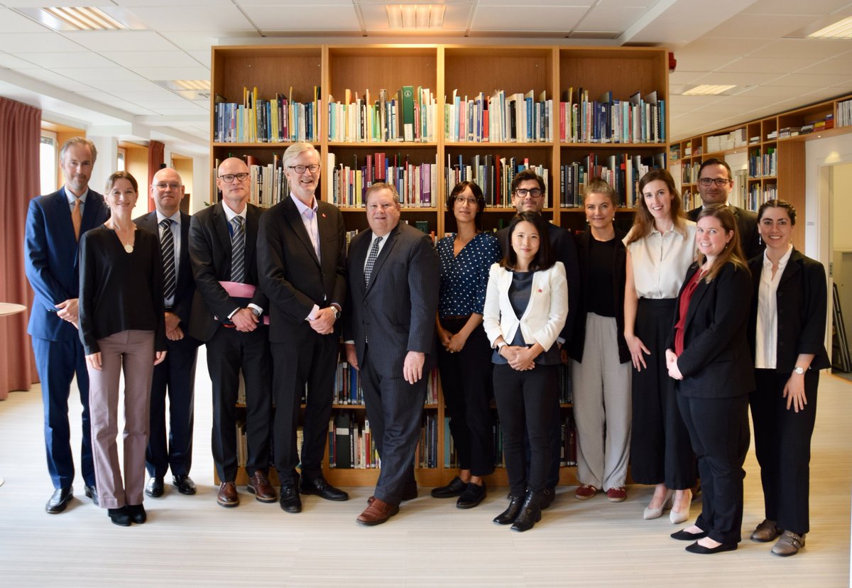 Today, SIPRI was pleased to welcome US🇺🇸 Special Envoy for the Horn of Africa @MikeHammerUSA for a briefing on SIPRI’s work in the Horn of Africa and a roundtable on climate, peace and security challenges in the region.