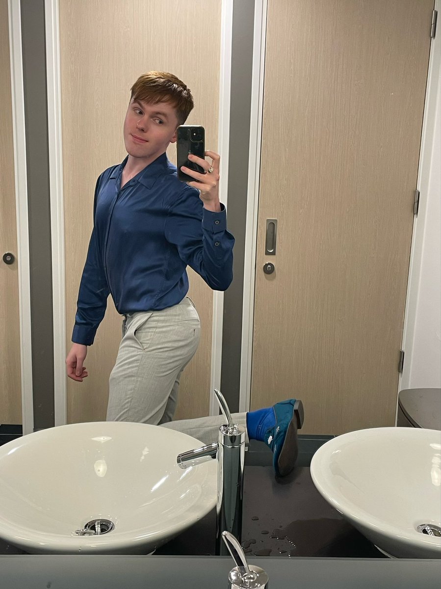 comingupconnor's tweet photo. Need better mirrors to show a head to toe of the full outfit https://t.co/hVcJrlAxP0