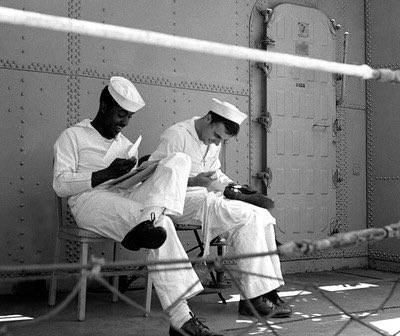 Mariners de l'US Navy durant una visita de la VI Flota a Barcelona. 1953

📸📂 Arxiu del Museu Maritim de Barcelona, Fons de Xavier Agramont

#arxiu #barcelona #mariners #us #navy