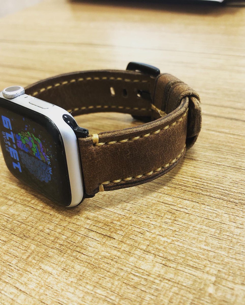 urasleathercrft's tweet photo. El yapımı deri kordon #leather #leathercraft  #deri #iphone #applewatch https://t.co/svL3QawEaZ