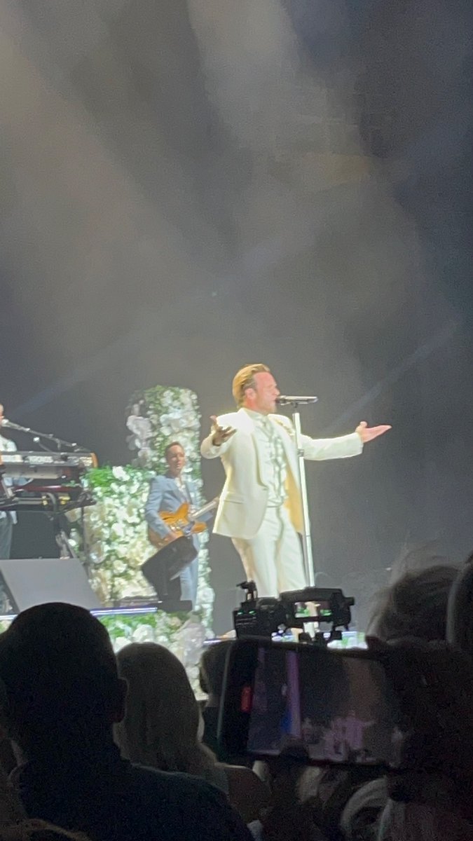This was the best concert I have been too I enjoyed every minute thanks olly I had to keep pinching myself as to how close i was