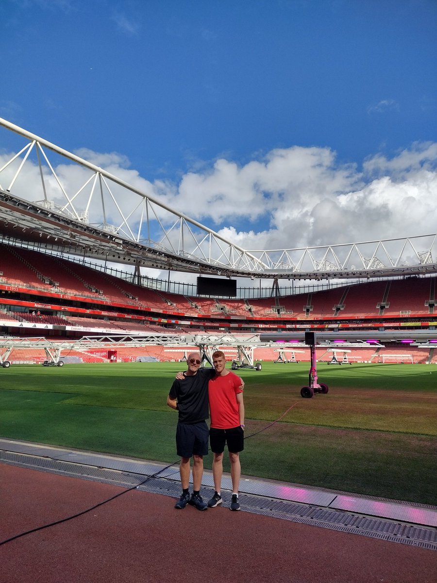Many thanks to <a href="/Arsenal/">Arsenal</a> for allowing us to join my late brother-in-law's amazing friend Ed Harris at the start of his 50km charity run from their beloved Emirates Stadium on what would have been Luke's 50th birthday. Ed's efforts have raised £3k for <a href="/HolmerGreenCC/">HolmerGreenCC</a> and <a href="/rgphospice/">Rennie Grove Peace Hospice Care</a>