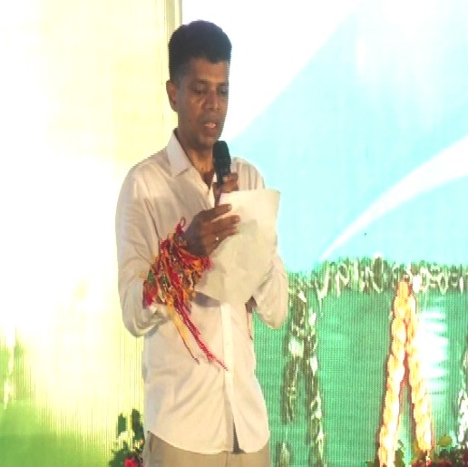 NandighoshaTV's tweet image. BSKY କାର୍ଡ ପାଇଁ ଦ୍ଵିତୀୟ ପର୍ଯ୍ୟାୟ ଆରମ୍ଭ କରିବେ ମୁଖ୍ୟମନ୍ତ୍ରୀ ନବୀନ ପଟ୍ଟନାୟକ । ଯେଉଁ ଭଉଣୀ ମାନେ ମୋ ହାତରେ ରାକ୍ଷୀ ବାନ୍ଧିଛନ୍ତି, ସେମାନଙ୍କ ମଙ୍ଗଳ ପାଇଁ ଭଗବାନଙ୍କ ପାଖରେ ପ୍ରାର୍ଥନା କରିବି । ସବୁ ରାକ୍ଷୀ ମୋ ପୂଜା ରୁମରେ ରଖିବି । 
#VKPandian #5TSecretary #Balianta