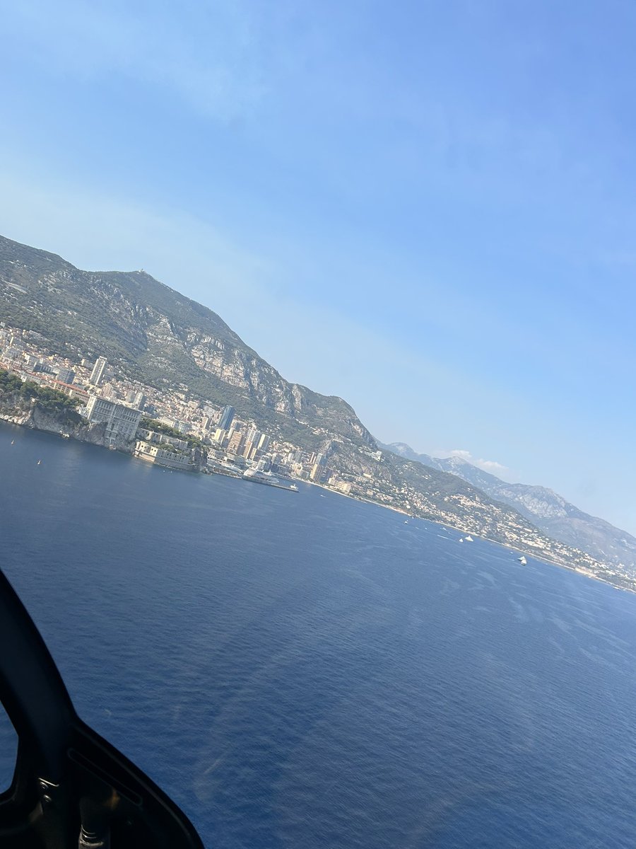 That’s one way to arrive in Monaco🇲🇨  <a href="/TabbyHire/">Tabby</a> #honeymoon