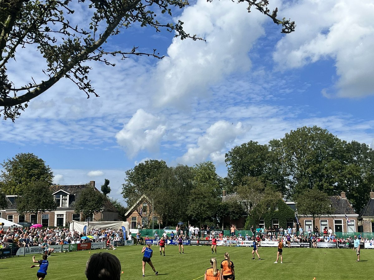 knkb's tweet image. Frouljus PC: 12) Iris Veltman staat met 4-0 voor tegen 11) Moniek Lootsma #frouljuspc #kaatsen #keatsen