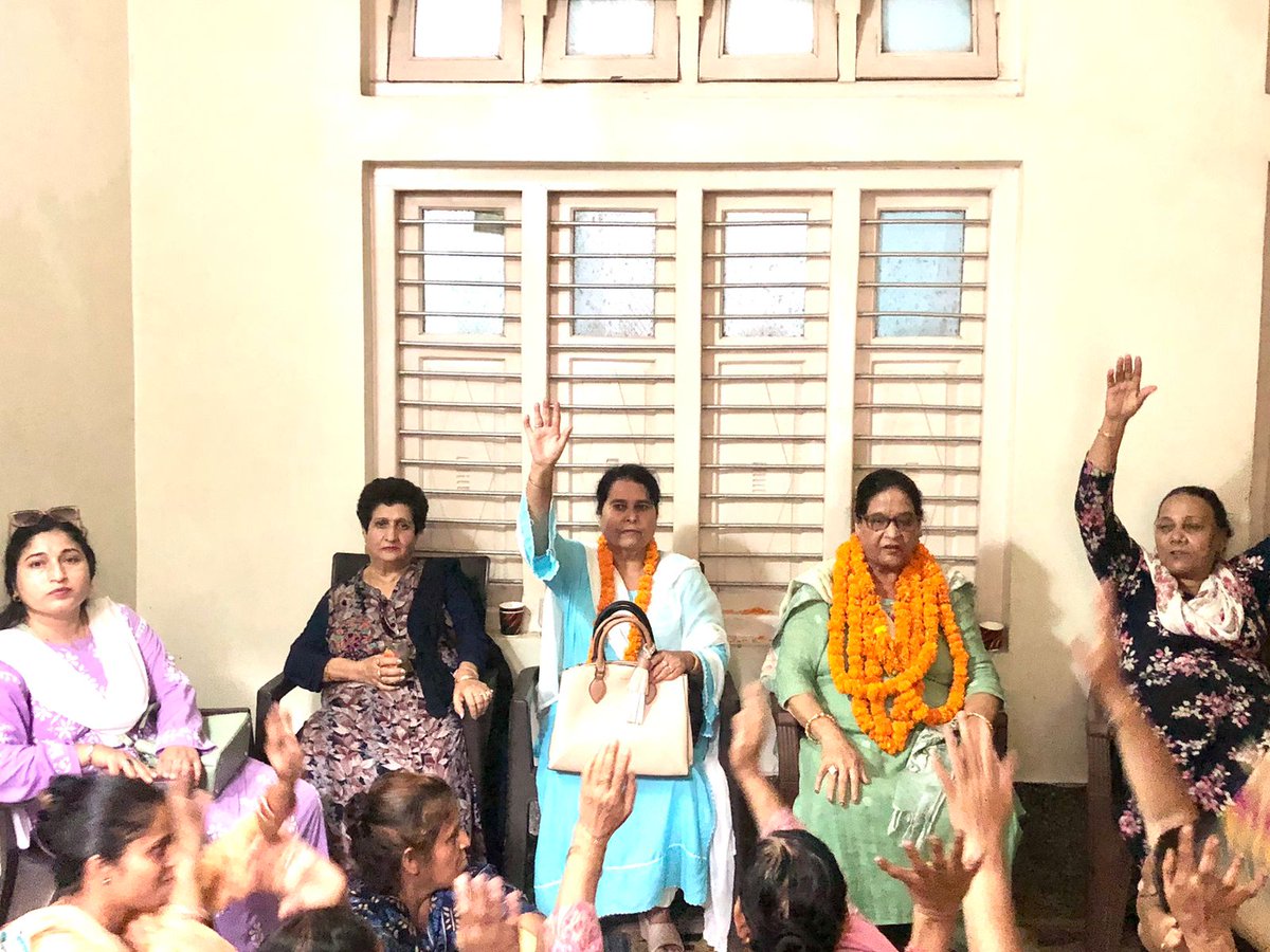 BimlaLuthra2's tweet photo. Attended a meeting of women wing at Dalpataiyar jammu.. I was accompained by District president pinky khalsa, @RitaGup39364241 @Drsheikhamina Cc @OmarAbdullah @JKNC_ https://t.co/MxjjSWYHyf