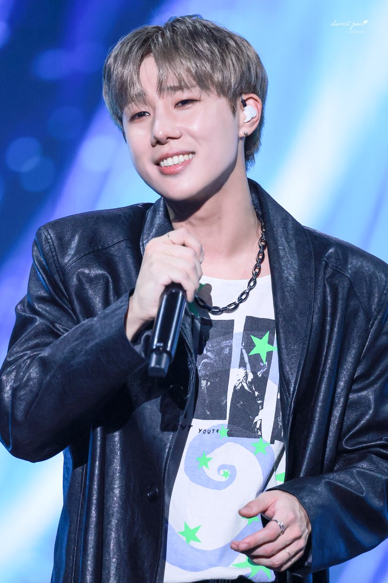 Sweetpea_IFNT's tweet photo. 230819 <COMEBACK AGAIN>

락스타김성규

#김성규 #성규 #인피니트
#KIMSUNGKYU #INFINITE https://t.co/PqPIJDLU0F