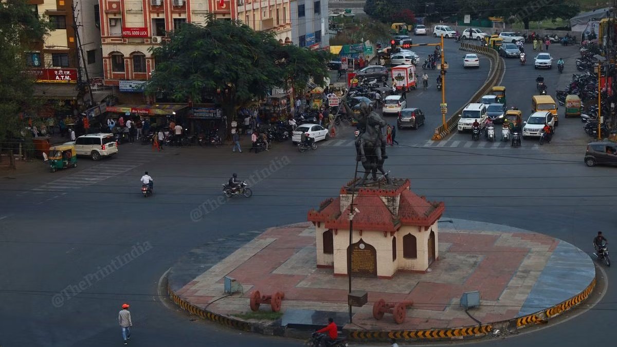 Moneymintfm's tweet photo. Indore, MP, clinches India's cleanest city title for the sixth consecutive year in the Swachh Survekshan survey by the Ministry of Housing and Urban Affairs, evaluating waste, sanitation, and hygiene. Top 10 also feature Surat, Navi Mumbai, Ambikapur, and Mysore. https://t.co/VFo7UuWDgO