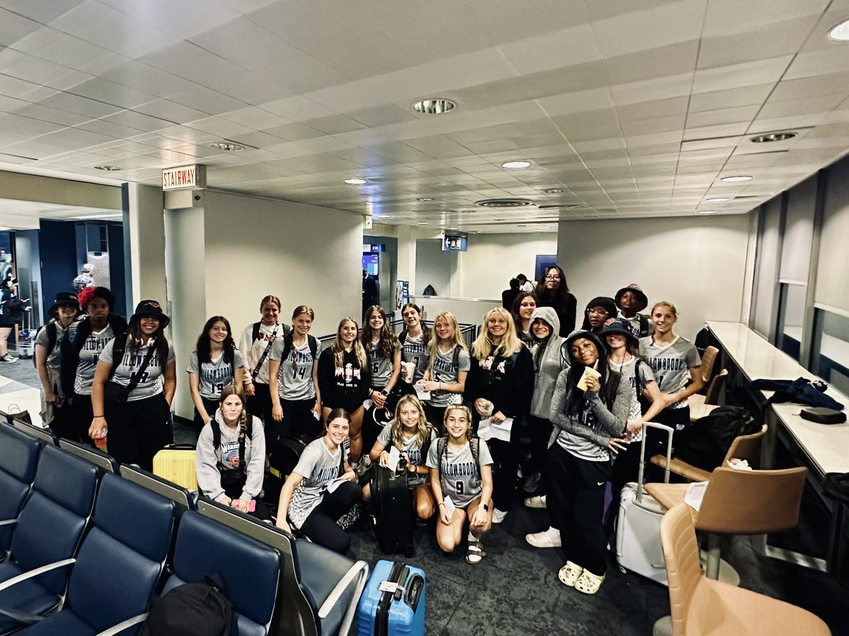 WBFLAGFOOTBALL's tweet photo. Wheels up! Dubs Up! Warriors on the move! 

@BearsOutreach @NFLFLAG @USAFootball @usnikefootball @nflplayfootball @Silva321FUTP60 @WB_Athletics #dubsup #nikeKOC https://t.co/4Ezv0ALJX6