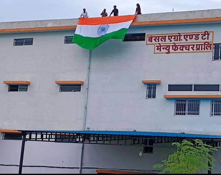 किसी  के  झंडें  में  चांद  है,,🇵🇰
और  हमारा  झंडा  चांद  में  हैं....!! 🇮🇳

#बाबा_सरकार 🙏🙏🤞