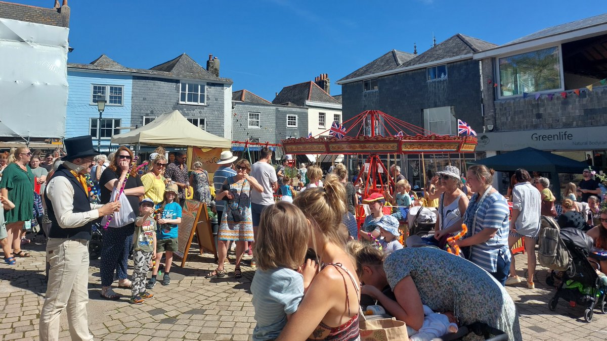 ☀️The Totnes Summer Fair is in full swing - pop down before 5pm to enjoy the free family fun activities and entertainment