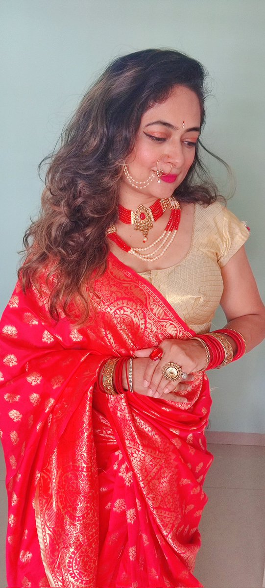 Prranita9's tweet photo. GET TEEJ READY WITH ME....

#saavan #saavanteej #teej #bridalwear #redsareelove❤️ #sareelover #influencer #fashionandstyle #sareereelsindia #punefashionblogger #trending #viralsaree #puneigers #explorereels #sareefashionblogger #lookbeautiful #prranitamullay #tuesday
2️⃣4️⃣ https://t.co/bE31INerr0