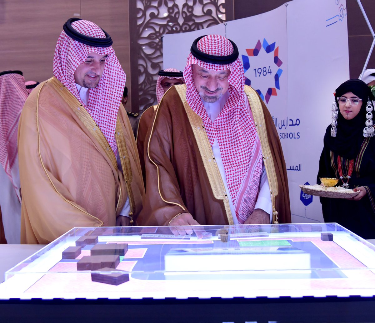 emara_najran's tweet photo. سمو الأمير جلوي بن عبدالعزيز يفتتح مدارس الأندلس الأهلية بجامعة #نجران. 
https://t.co/f1bsEweqVF https://t.co/5HtuvB8xJ6