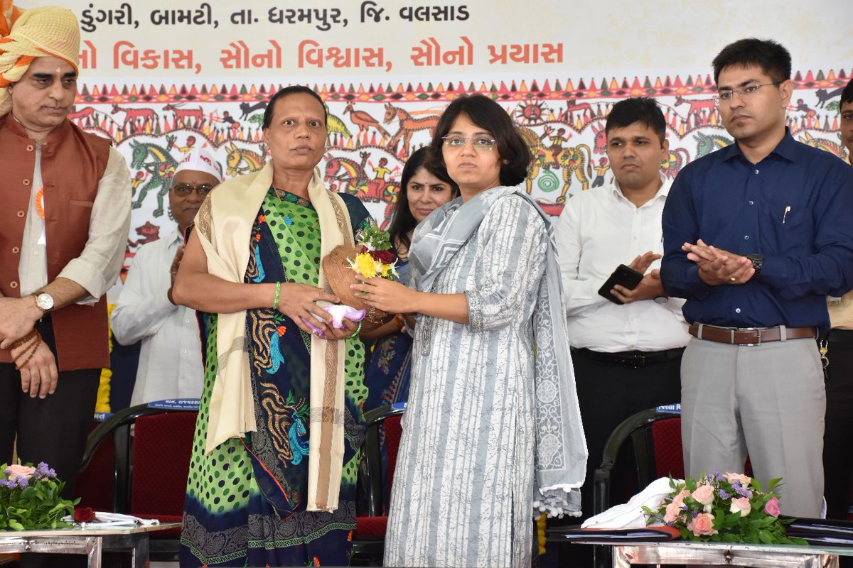 મારી માટી, મારો દેશ અભિયાનઃ ધરમપુરના બામટી ગામના જવાને કાશ્મીરમાં ચાલુ ફરજે જીવ ગુમાવ્યો હતો,કારગીલ યુધ્ધમાં પણ અંબેલાલ પટેલ જોડાયા હતા, નિવૃત્તિને આરે હતા ત્યારે દેશ સેવા કરતા પ્રાણ ત્યજ્યા,૧ માસની દીકરીનું મોઢુ જોઈ તે પહેલા જ વસમી વિદાય લીધી,સરકારે તેમની પત્નીનું સન્માન કર્યુ