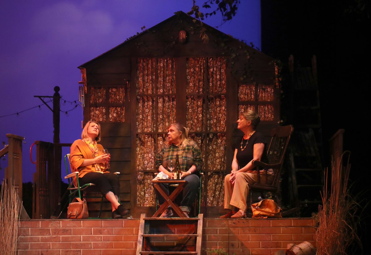 EM_Theatre's tweet image. @RoyalNottingham 4* review for Snake In The Grass eastmidlandstheatre.com/2023/08/23/rev… reviewer @JamesJordan2022 Ayckbourn gives us all the twists &amp;amp; turns that you might hope for and a masterful exploration of the ways in which we are all haunted – if only perhaps, by the ghosts of our past.