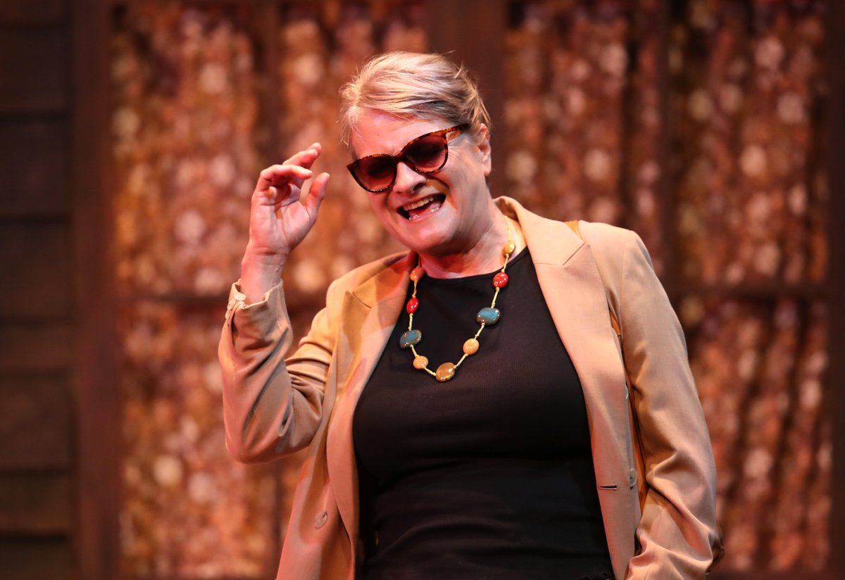 EM_Theatre's tweet image. @RoyalNottingham 4* review for Snake In The Grass eastmidlandstheatre.com/2023/08/23/rev… reviewer @JamesJordan2022 Ayckbourn gives us all the twists &amp;amp; turns that you might hope for and a masterful exploration of the ways in which we are all haunted – if only perhaps, by the ghosts of our past.