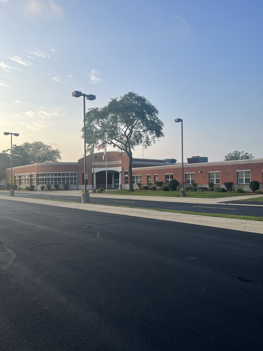 There she is, our beautiful school 🏫 First day of school for the 2023-2024 school year! It’s going to be magic ✨#bestriking #21Learns <a href="/ccsd21london/">London Middle School</a>