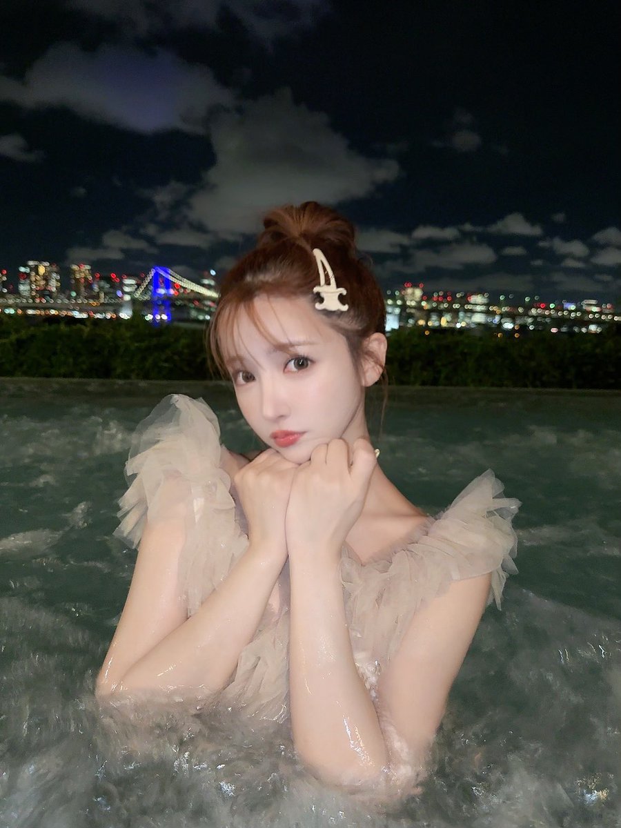 ナイトプールを経験しました🏊‍♀️ https://t.co/WYWL8OYDNt