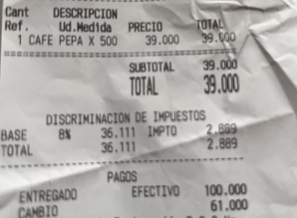 felipepoet's tweet photo. Me estaba encartando con un billete de altísima denominación y tomé la mejor decisión. Lo cambié por un fruto seco que me da energía en conjunto con agua. Soy un afortunado, ahora tengo menos dinero. #SomosEspeciales. https://t.co/ShKleMSYNC