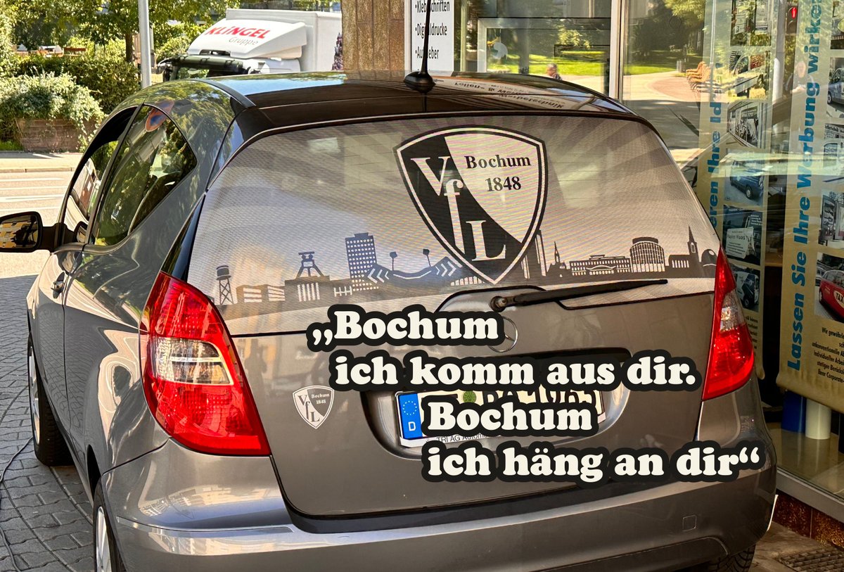 LetterworldPF's tweet photo. "GLÜCK AUF" 😊👍 Nicht nur "tief im Westen" gibt es Fans des #vflbochum auch hier in #Pforzheim Bei diesem Wagen kommt zumindest keinerlei Zweifel mehr auf, was für ein Fan hinterm Steuer sitzt. Erstellt wurde die #Heckscheibenbeschriftung mit #Lochfolie

https://t.co/lS0l9xV37f https://t.co/cHYKjCg2hj