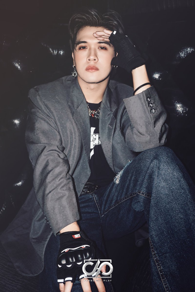 PressHitPlay's tweet photo. #PHP | Malaya Music Fest 2023 
Behind Photos - CHRLS

Stylist: Nash August
Associate Stylist: Ram Arched
Photo: cosmos
Assisted by: Aroo

PHP AT MALAYA MUSIC FEST
#MalayaMusicFest2023
#Press_Hit_Play #PHP @xxivchrls https://t.co/8RzLtSd1xK