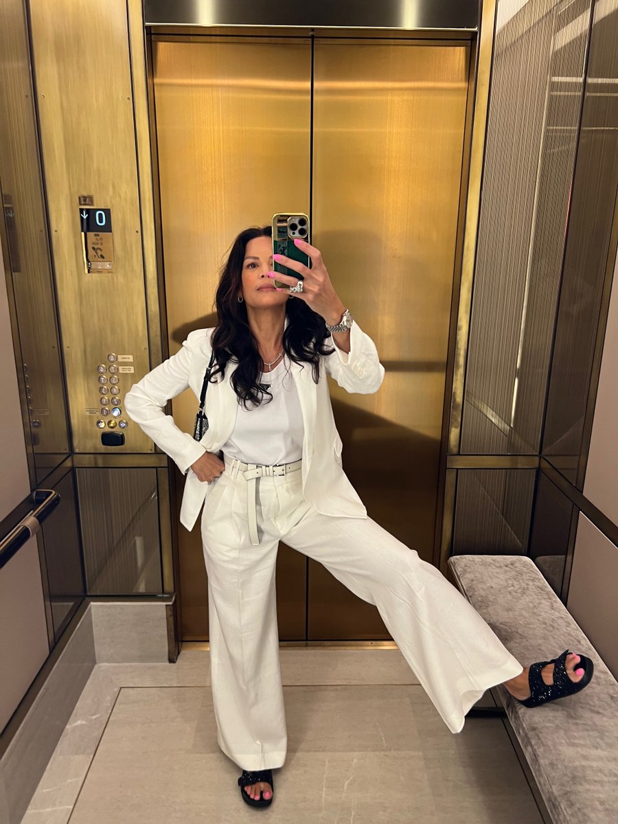 Veronica Webb (@veronicawebb) on Twitter photo Iβm a sucker for a white linen suit - it just says summer and Saturday Night Fever at the same time π€π€ͺ
Suit x <a href="/anothertomorrow/">Aaron Calvert</a>
Tank, Belt x @prada
Shoes x <a href="/enavancemiami/">En Avance Boutique</a> Iβm a sucker for a white linen suit - it just says summer and Saturday Night Fever at the same time π€π€ͺ
Suit x <a href="/anothertomorrow/">Aaron Calvert</a>
Tank, Belt x @prada
Shoes x <a href="/enavancemiami/">En Avance Boutique</a>
