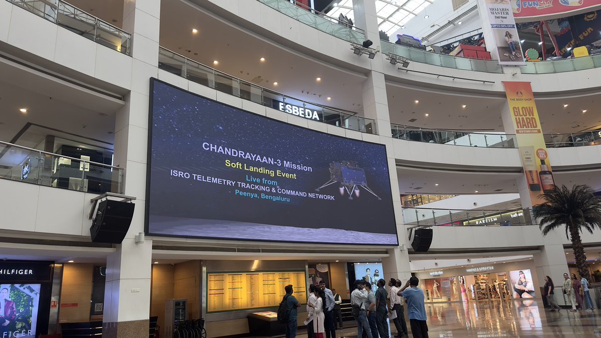 Chandrayaan-3 Live Screening @InfinitiMall Malad….Great Initiative By Mall Management Team….It is indeed a proud moment for the whole nation