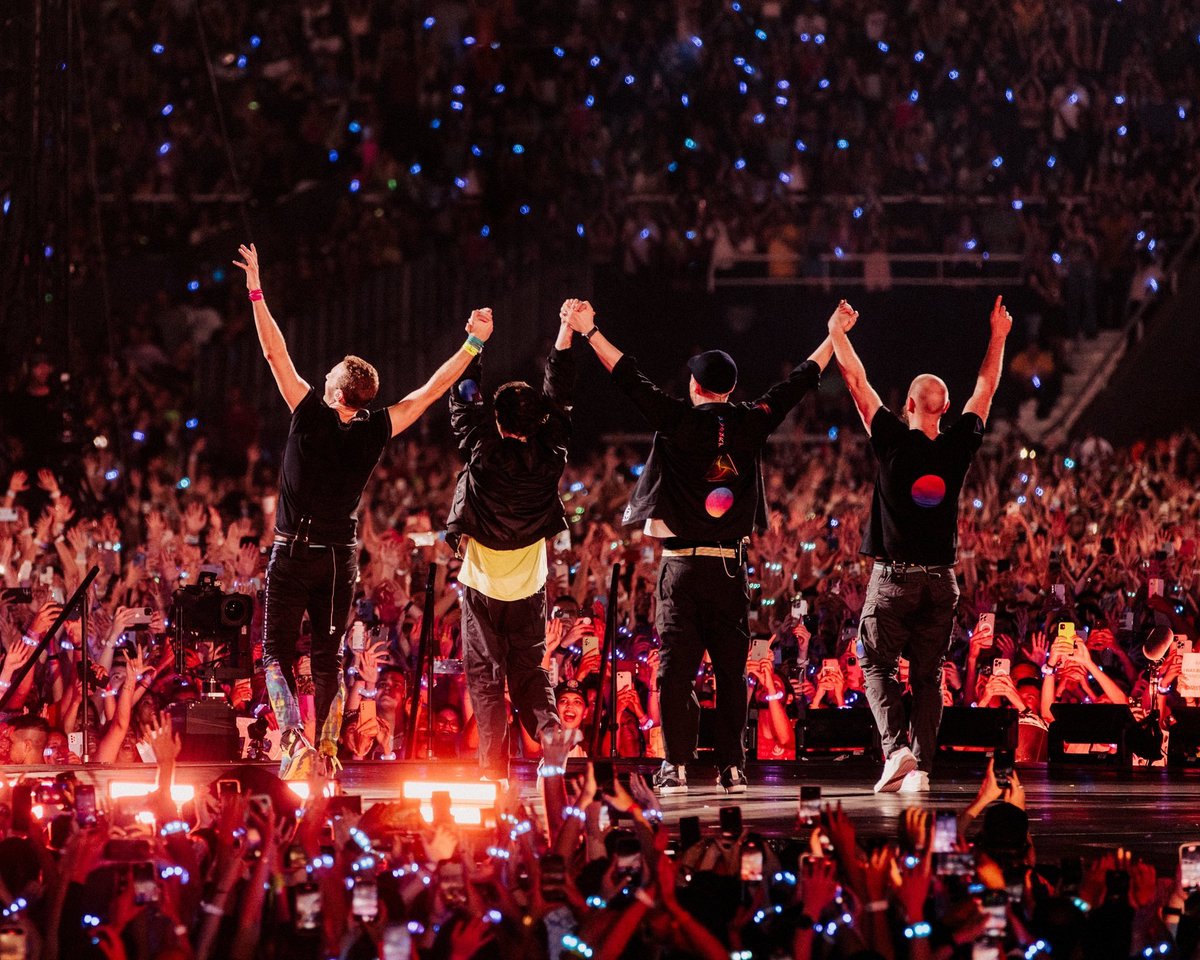 coldcharts's tweet photo. .@Coldplay's Music of the Spheres World Tour has now sold 9 million tickets around the world. They are the first act in history to achieve the feat and are set to earn the most attended tour of all time!

🏟️ https://t.co/J1CB9KgMOR https://t.co/brNJm0G5EH