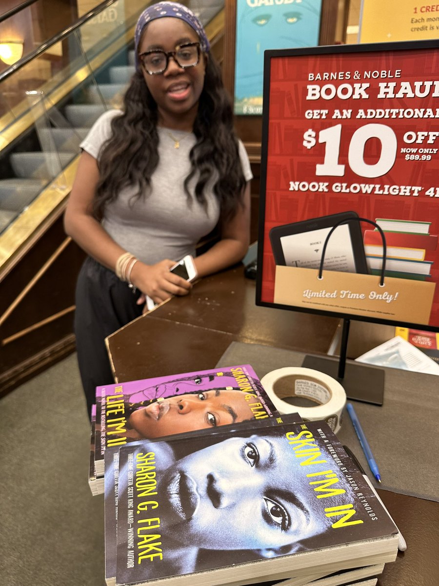 sharongflake's tweet photo. Can’t count the # of employees at @bnbooks nationwide who say they grew up reading The Skin I’m In. Here are two more. I mentioned the book and they broke out smiling, telling me their stories. We even made a video for one of their moms.
. #theskinimin #booklovers https://t.co/wPsZTBgWDO
