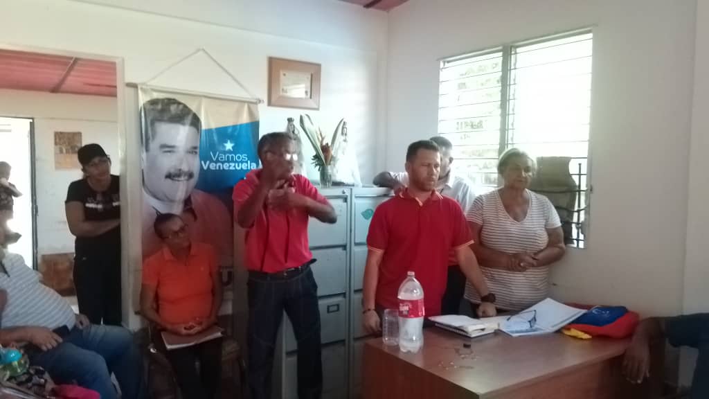 comunasne1's tweet photo. Este #22Ago, con el apoyo de la Alcaldesa Marisel Velásquez y la #EFPP, realizamos Conversatorio e instalación de la Escuela Decolonial "Comuna o Nada" en el Consejo Comunal "La Lagunita", de la comuna "Nuestra Palma Datilera", Mcpio #Díaz
#ComunaONada
#ConsensoPorelBienestar https://t.co/27ccnvjE85