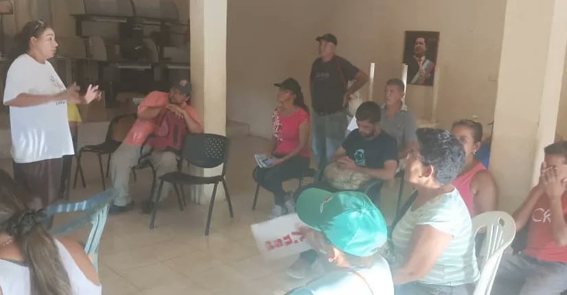 comunasne1's tweet photo. Este #22Ago, con el apoyo de la Alcaldesa Marisel Velásquez y la #EFPP, realizamos Conversatorio e instalación de la Escuela Decolonial "Comuna o Nada" en el Consejo Comunal "La Lagunita", de la comuna "Nuestra Palma Datilera", Mcpio #Díaz
#ComunaONada
#ConsensoPorelBienestar https://t.co/27ccnvjE85