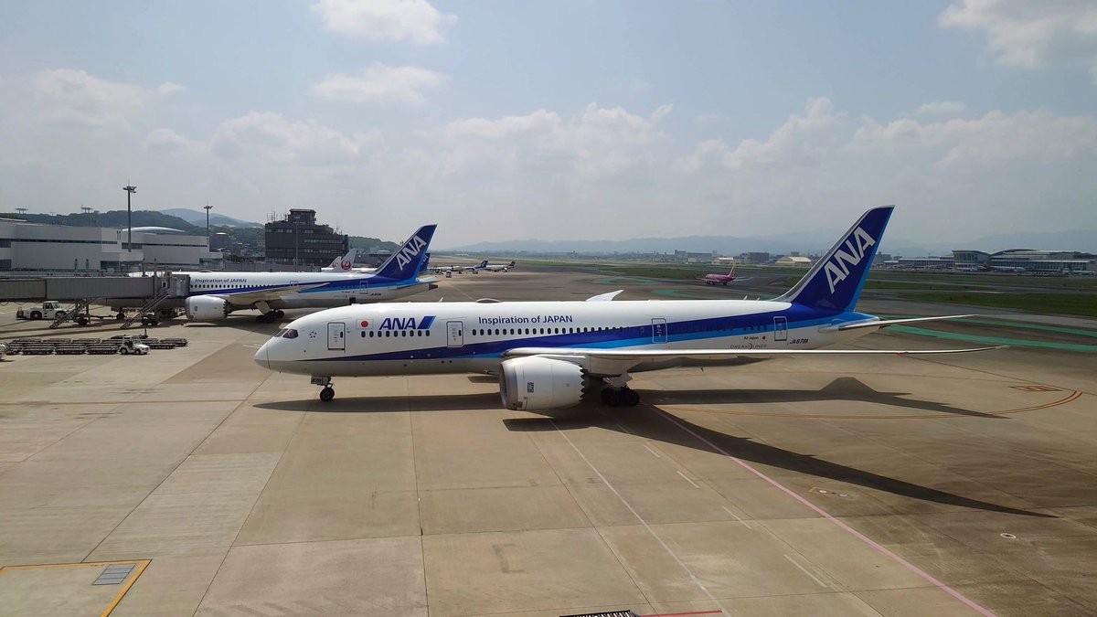 taku_ja6rpj's tweet image. ANAターミナルの方には、Boeing 787 が並んでいました。#Xperia5ii