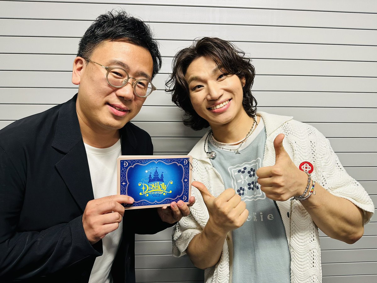 furuyamasayuki0's tweet photo. 遂にこの再会の日を迎えました😭D-LITEさん単独公演『DなSHOW Vol.2 In Tokyo』で今日MCでした🎤5年ぶりに直接会えました😭胸に熱いものが込み上げてきて短い言葉では伝えきれませんが、とりあえず「日本に戻ってきてくれてありがとう😊」っていう想いで一杯です‼️最終日まで楽しく駆け抜けて下さい👋 https://t.co/BsEvvTnHVW