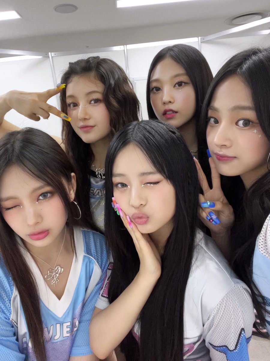 빵HANNI tweet media