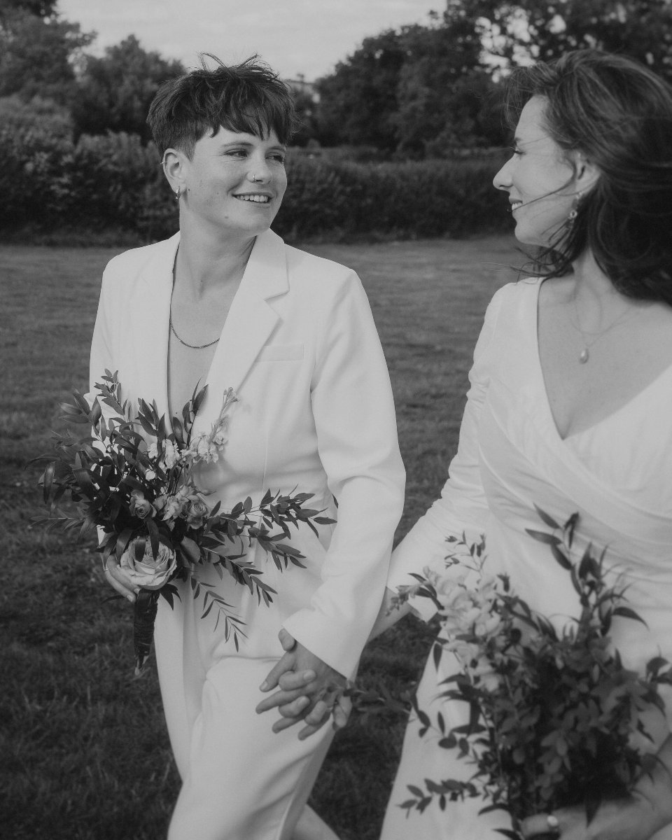 manufotobcn's tweet photo. Their glances, their smiles, Helen &amp; Fra "The Brides" I am in love with this wedding 🇬🇧 Somerset, Uk.
•
#brides #weddingday #lovewins #manueltabacofotografia #destinationweddigphotographer #destinationweddigphotography https://t.co/lSxIQXNwzb