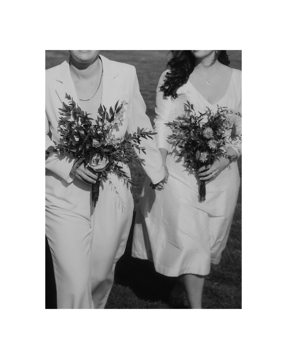 manufotobcn's tweet photo. Their glances, their smiles, Helen &amp; Fra "The Brides" I am in love with this wedding 🇬🇧 Somerset, Uk.
•
#brides #weddingday #lovewins #manueltabacofotografia #destinationweddigphotographer #destinationweddigphotography https://t.co/lSxIQXNwzb