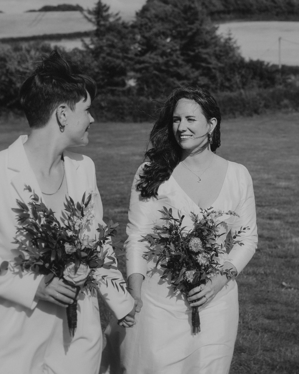manufotobcn's tweet photo. Their glances, their smiles, Helen &amp; Fra "The Brides" I am in love with this wedding 🇬🇧 Somerset, Uk.
•
#brides #weddingday #lovewins #manueltabacofotografia #destinationweddigphotographer #destinationweddigphotography https://t.co/lSxIQXNwzb