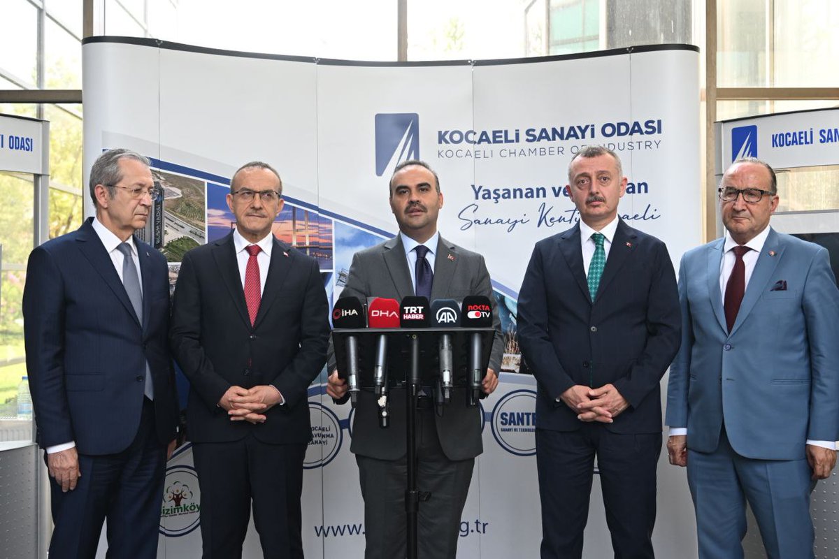 KOCAELİ'DE SANAYİ BULUŞMASI Bakanımız Sayın @mfatihkacir, @kocaeliso Meclis Toplantısı'nda sanayicilerle bir araya geldi: 2022 yılında; 7,5 milyar dolarlık bir ihracata, 43 bin çalışanın alın ve akıl teriyle Kocaeli otomotiv sanayi imza atmış oldu. sanayi.gov.tr/mh?Em69SrHg