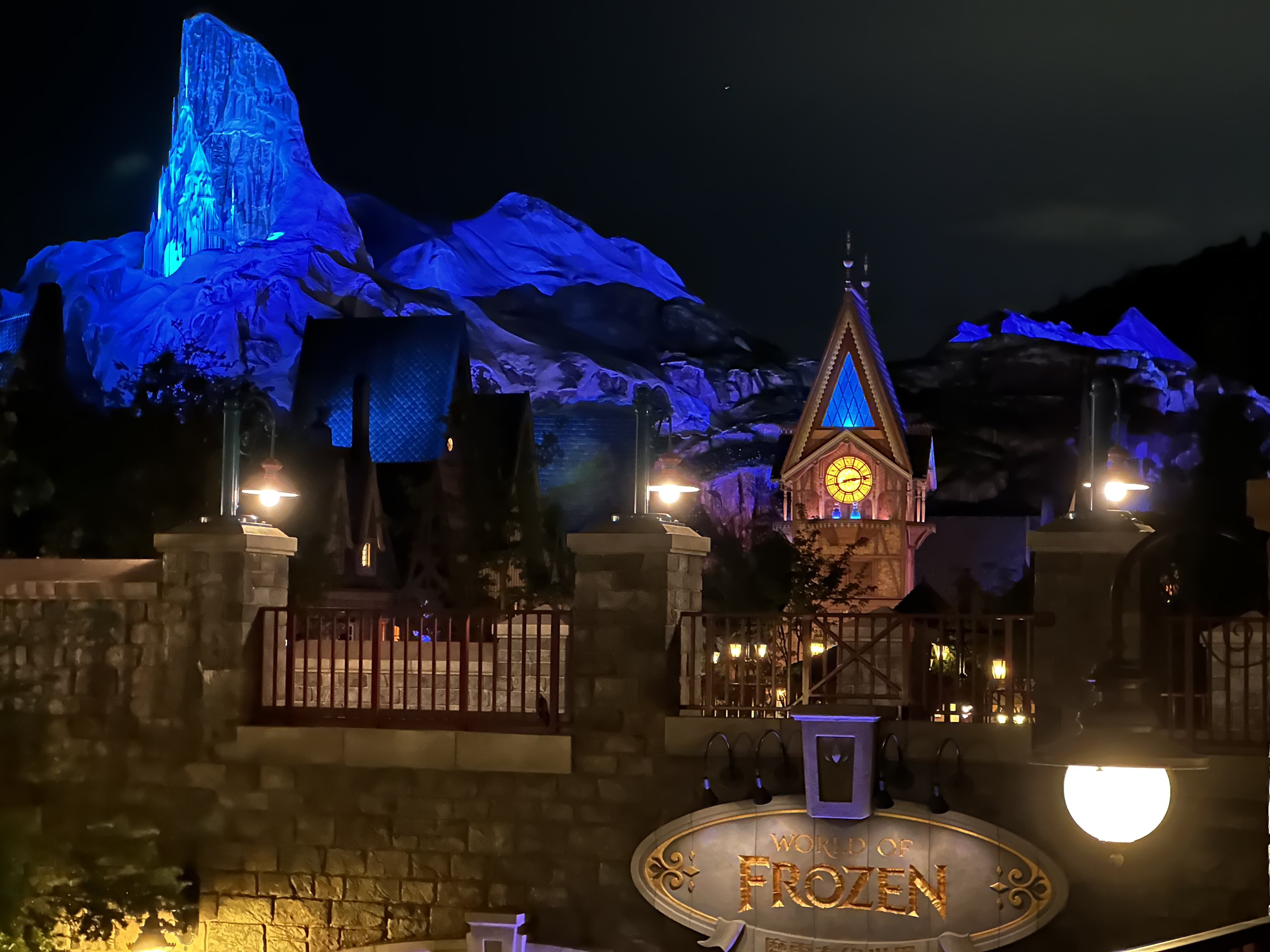 WorldofFrozen - World of Frozen [Hong Kong Disneyland - 2023] - Page 11 F4NyDlEboAAavcY?format=jpg&name=4096x4096