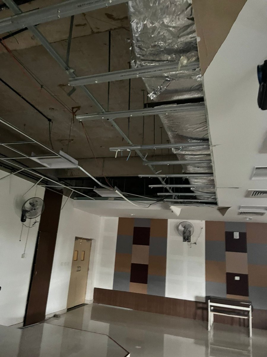 FMMCH_BLS's tweet image. Saddened to show you the situation of Lecture Threaters Of Fakir Mohan Medical College &amp;amp; Hospital.The ceiling has fallen down to the ground, and this happened during the lecture hour,who would have been responsible if it had fallen over a student.