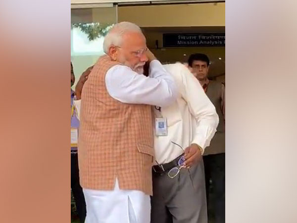 Hardism's tweet photo. From K Sivan sobbing on the PM's shoulder to the entire country erupting in celebration, India's moon journey has been astounding. In true scientific spirit - we failed, tried again, and succeeded. Congratulations to Team @ISRO, and everyone involved with #Chandrayaan3! 🇮🇳🚀 https://t.co/nuwK36kEXk