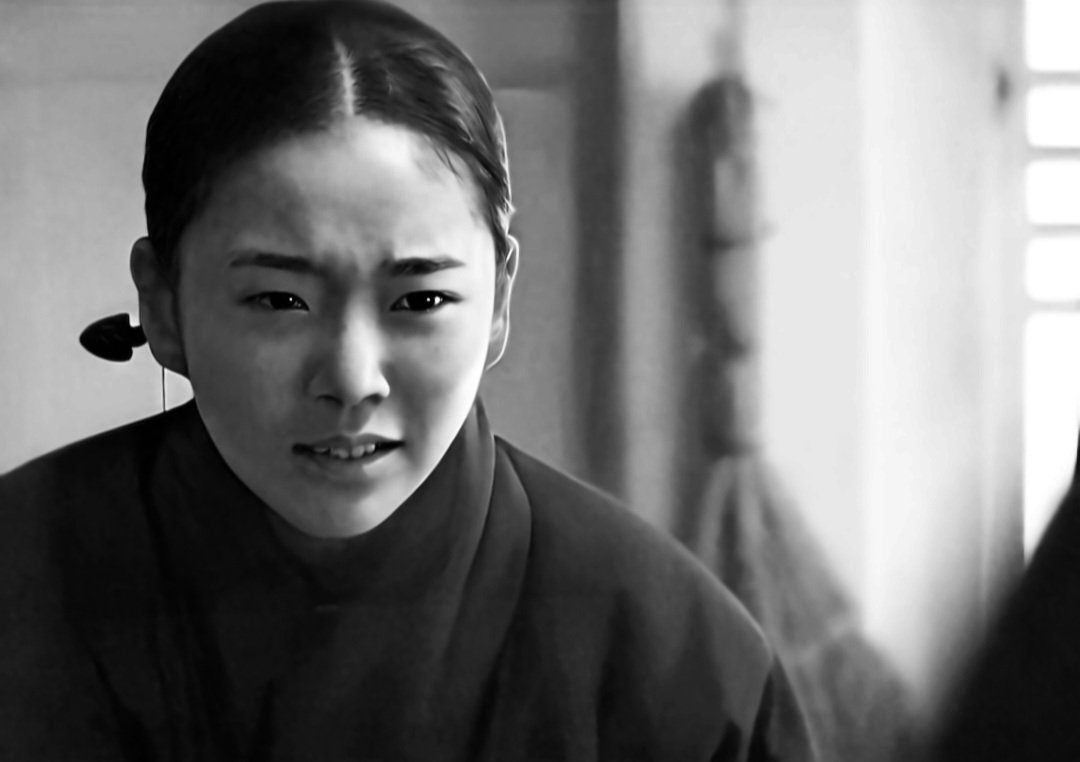 강화가 함락되었으니 남한산성의 전하와 세자도 무사치 못할 것이다. 그럼 이제 원손뿐이니 부디······ 부디 나의 아드님을 살려다오. 가거라. 어서.