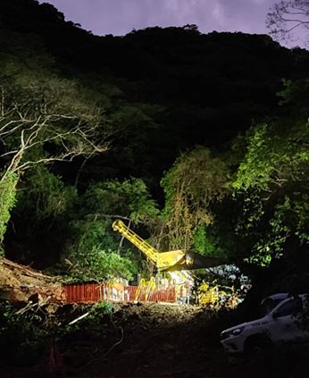 HeliostarMetals's tweet photo. Sometimes you have to stop and admire beauty where you find it! The team working into the early hours of the morning at Ana Paula.
$HSTR #AnaPaula #Gold #HSTR #HSTXF #Mexico #mexicomining #goldstocks #goldcharts #goldmining #miningart #update #ana https://t.co/5OOuYPBFxa