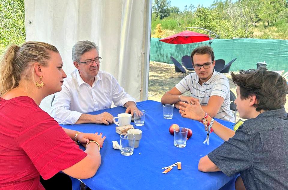 USLSyndicat's tweet photo. Discussion de l'été avec @JLMelenchon et @MathildePanot. Nous tombons d'accord: face aux réformes destructrices et à l'avènement d'un état autoritaire, notre camp a l'obligation de la victoire. L'unité en sera la clé. https://t.co/sxQeP4HinV
